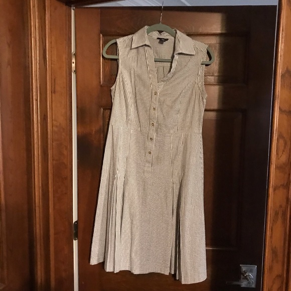 Seersucker blue and white collared dress - Picture 2 of 5